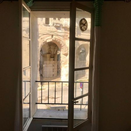 Reveil Vue Sur Les Arenes Arles Exterior foto