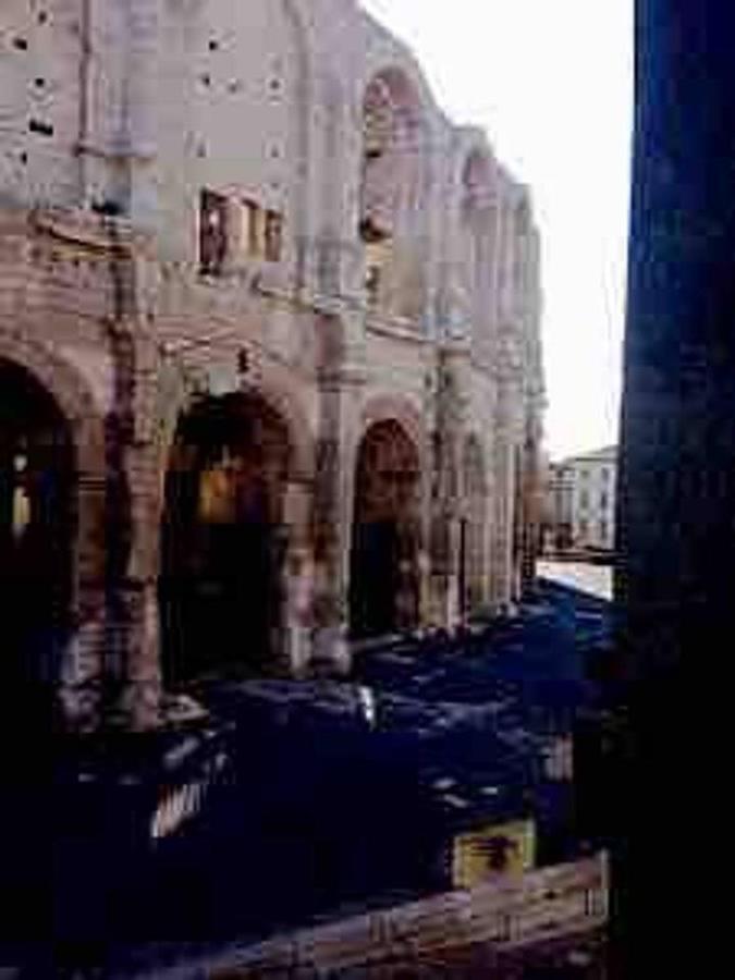 Reveil Vue Sur Les Arenes Arles Exterior foto